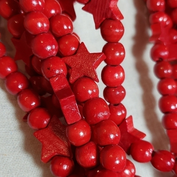 NWOT 2 Wooden Garlands Stars & Berries Red 45" - Picture 3 of 5